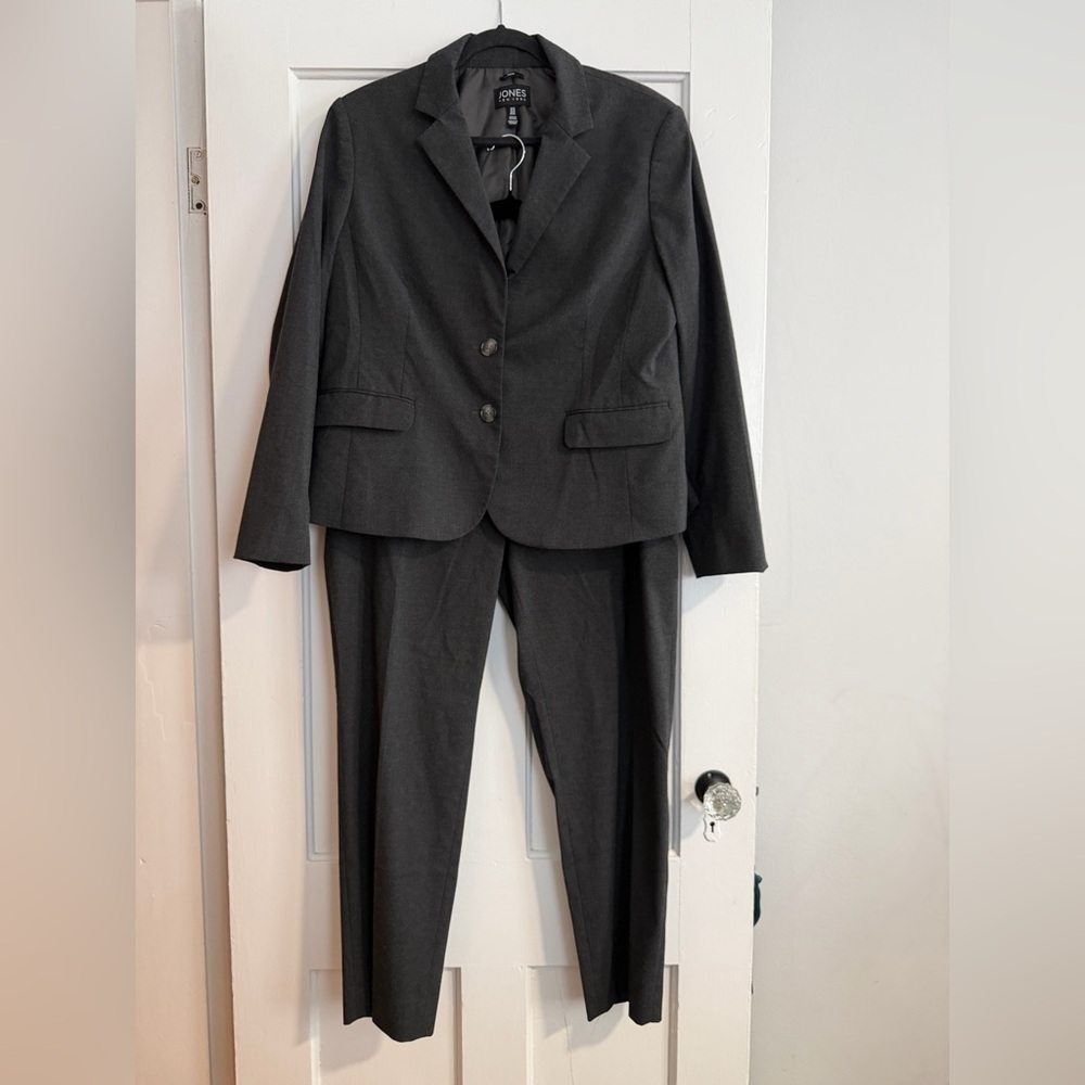 Jones New York Charcoal Gray Women’s Suit size 16